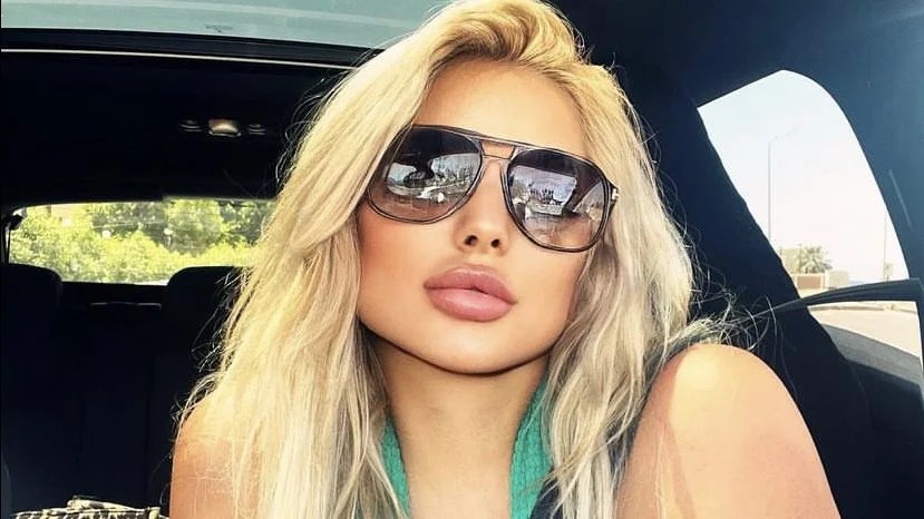 مي حلمي تتألق بإطلالة أوروبية في أمستردام