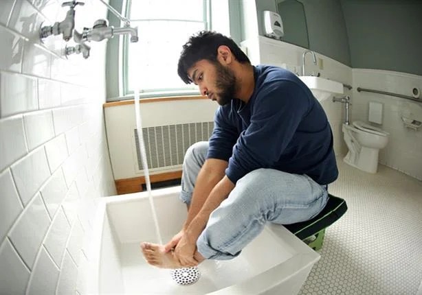 حكم الكلام أثناء الوضوء ونواقضه