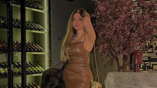ياسمين الخطيب تتألق بفستان جلد على إنستجرام