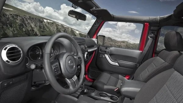 تحذير من مخاطر استخدام سيارات جيب القديمة