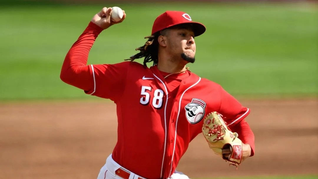 Luis castillo suena para los astros de houston vía cambio