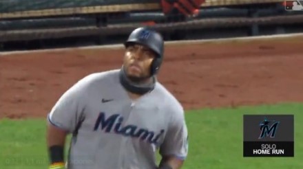 ¡Poder puro! Jesús Aguilar despachó de manera descomunal su tercer jonrón de la temporada?? (VÍDEO)