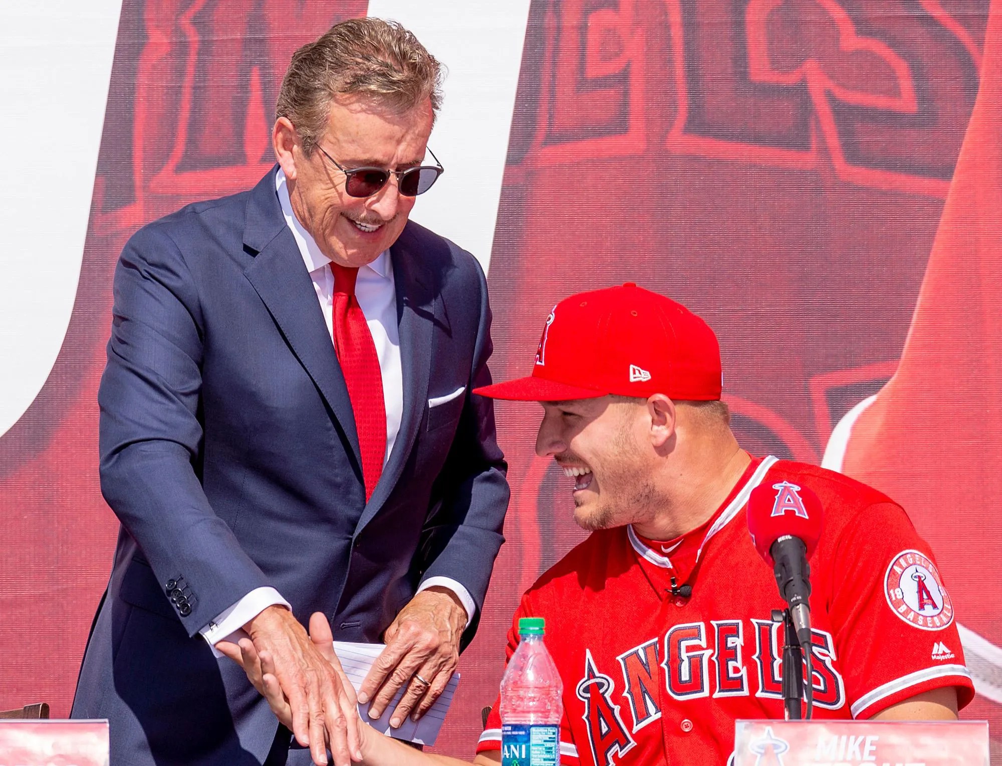 Angelinos ya no serán vendidos por su dueño arte moreno