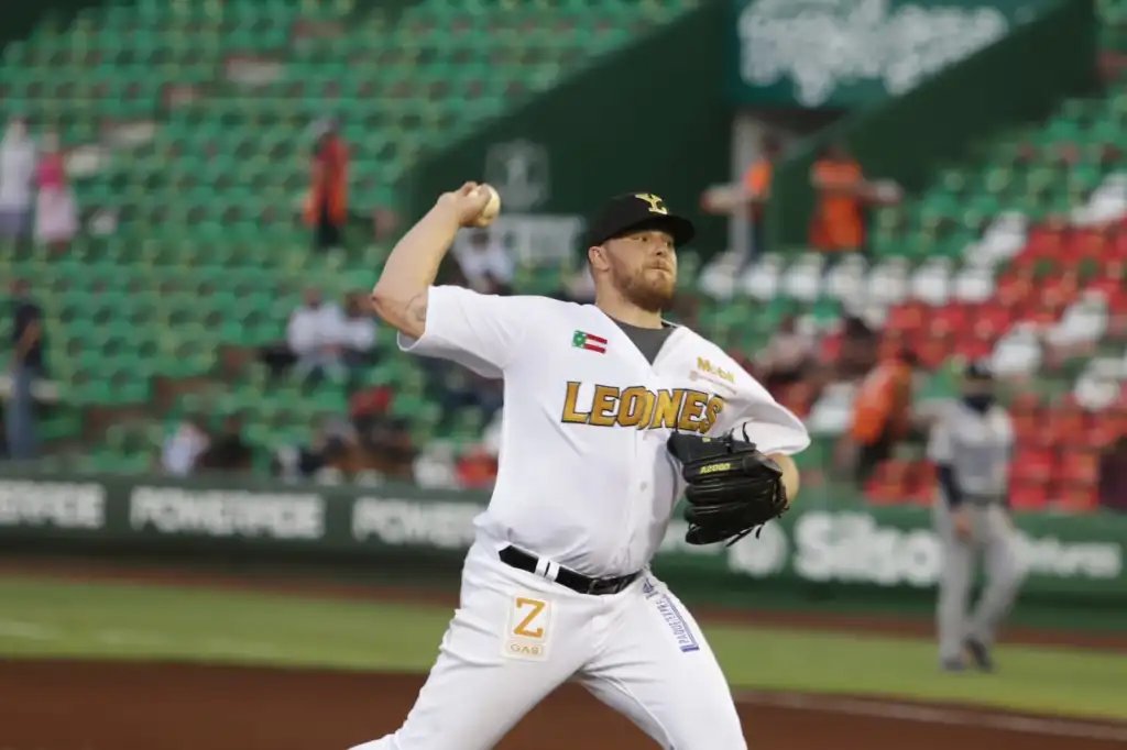 Jake thompson llega a los toros de tijuana