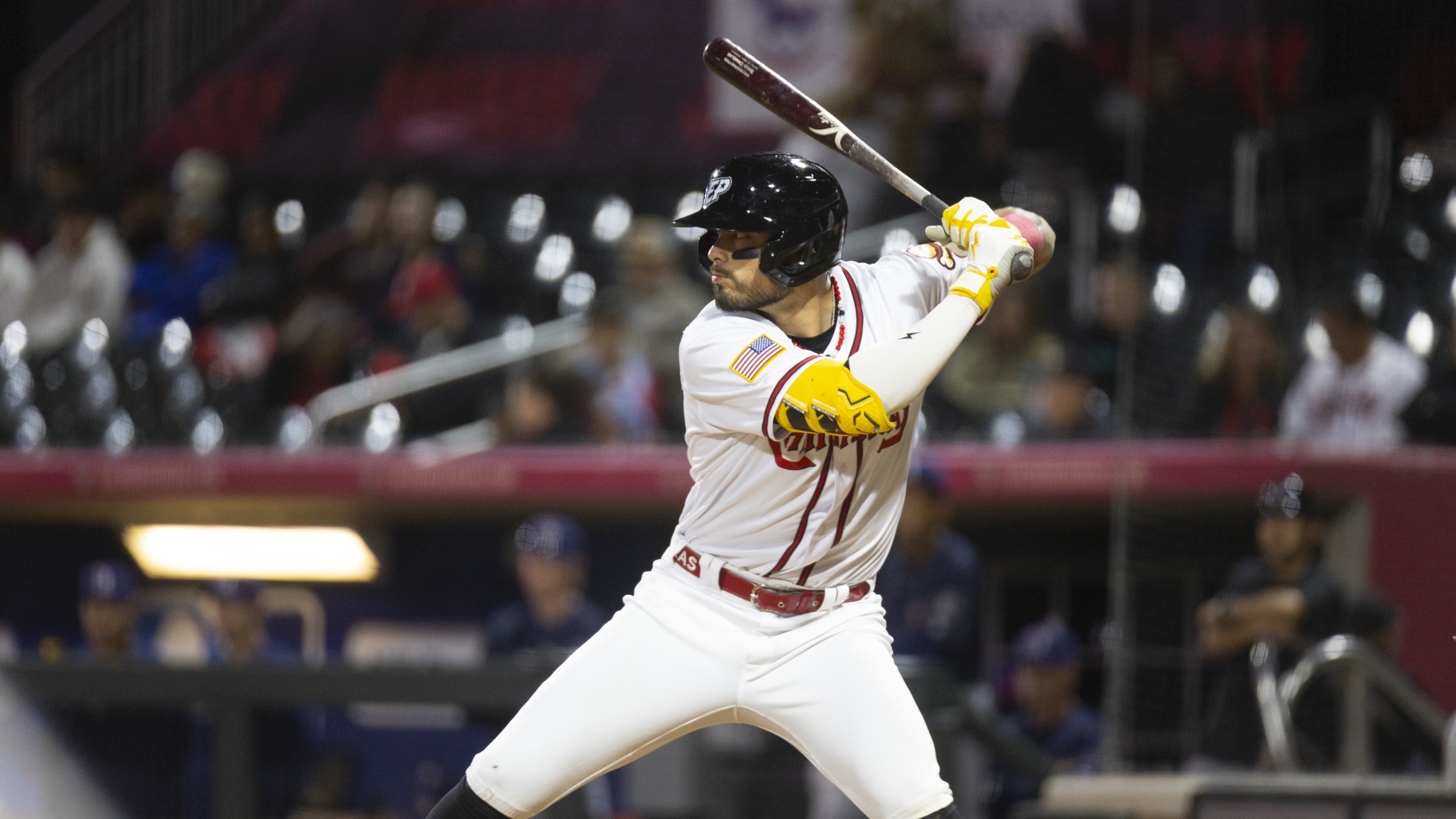 Tirso ornelas es añadido al roster de 40 hombres de los padres