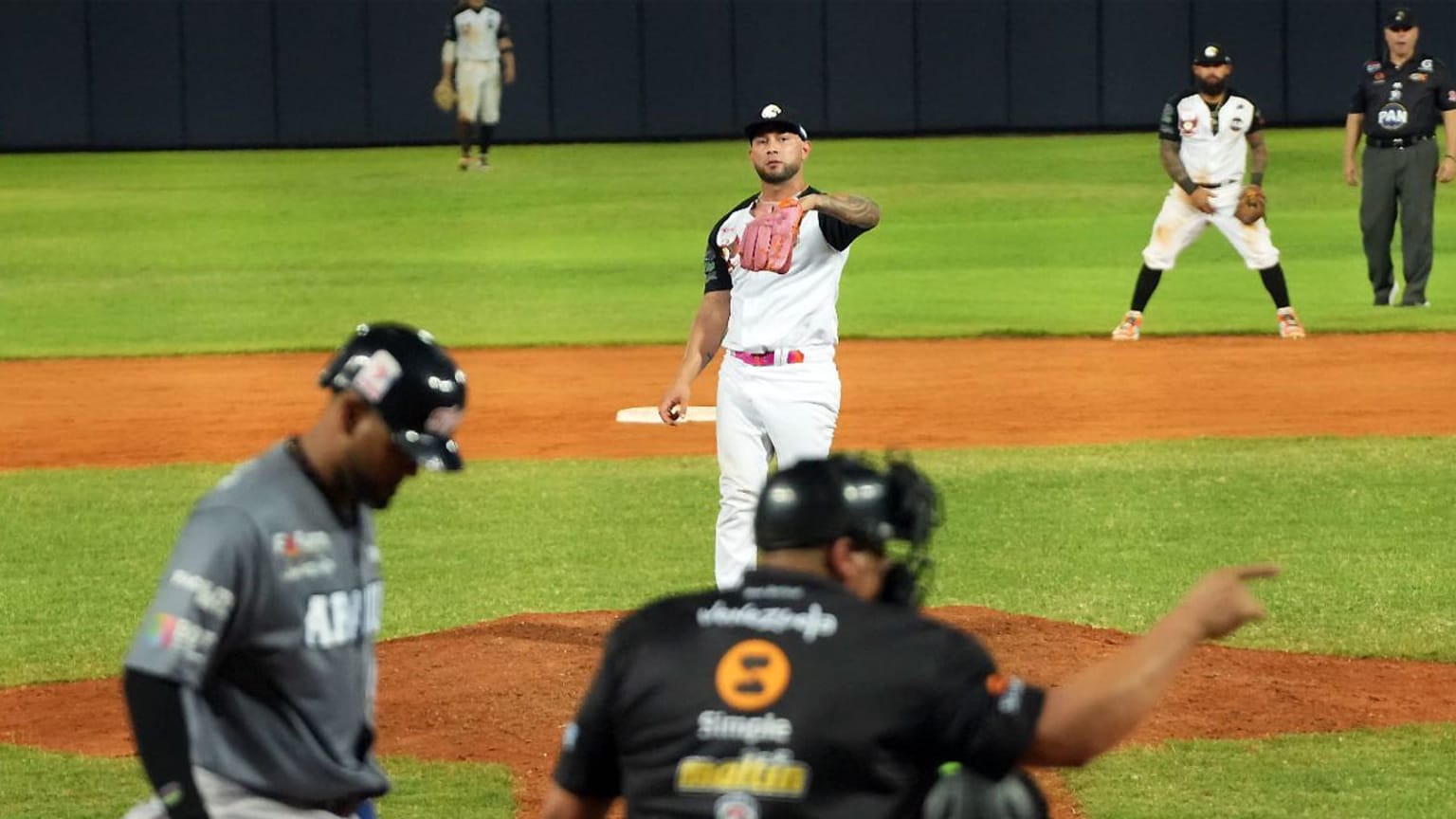 Peloteros de las águilas del zulia se negarían a jugar por presunta falta de pagos