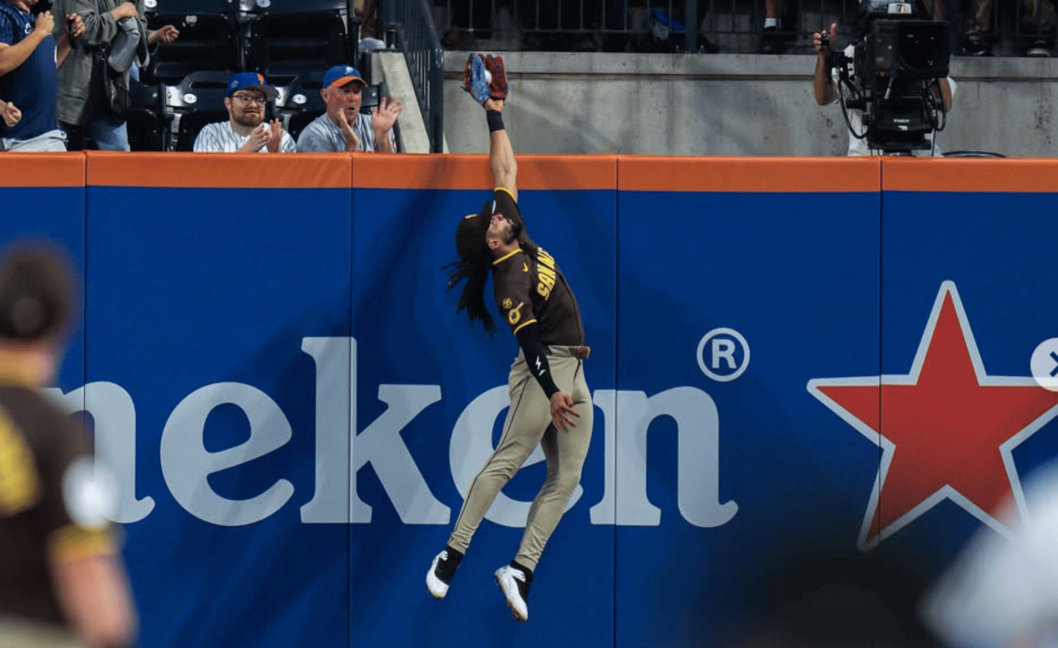 Fernando tatis jr. Se afianza nuevamente como el bateador más temible del orden al bat de san diego.