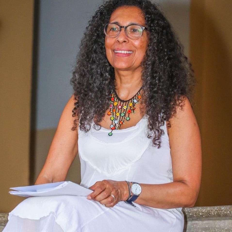 Ángela García: «El poemario no se va a llamar ‘La palabra liba’, sino ‘Se arrodillan para beber’»