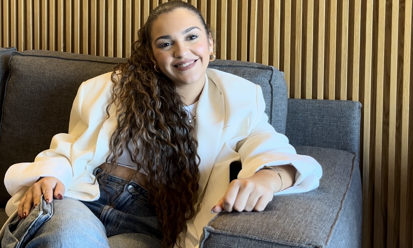 LaChispa lanza su primer álbum debut, ‘SIEMPRE PURA’