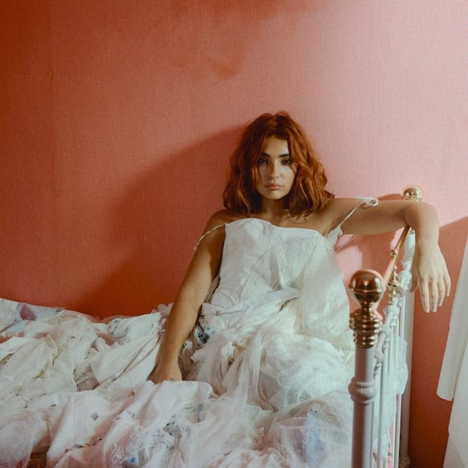 ‘Palmas Y Desamores’, el nuevo single de VIOLETA