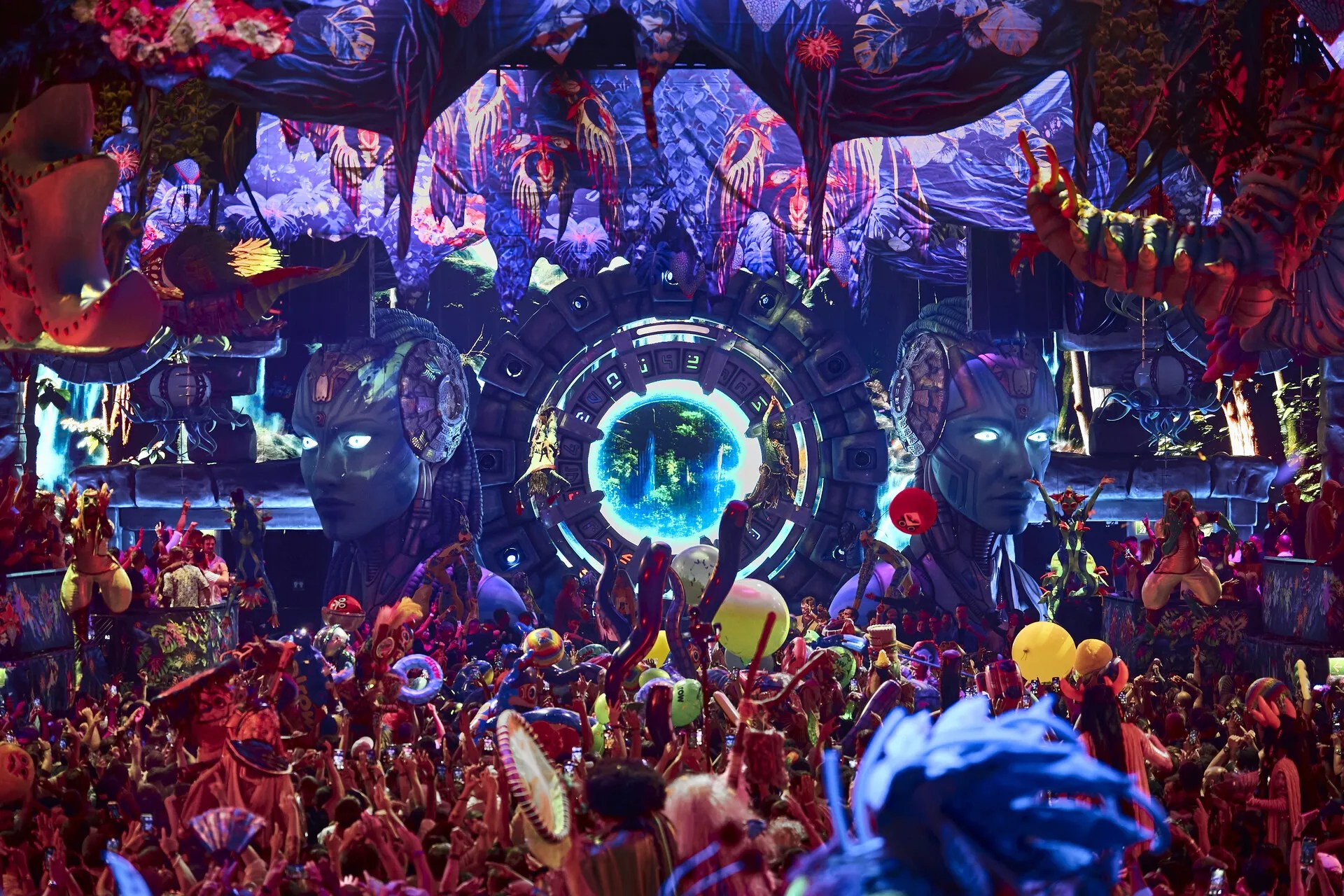 Elrow vuelve a Ibiza de la mano de UNVRS