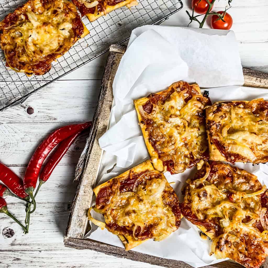 Blätterteighäppchen mit karamellisierten Tomaten