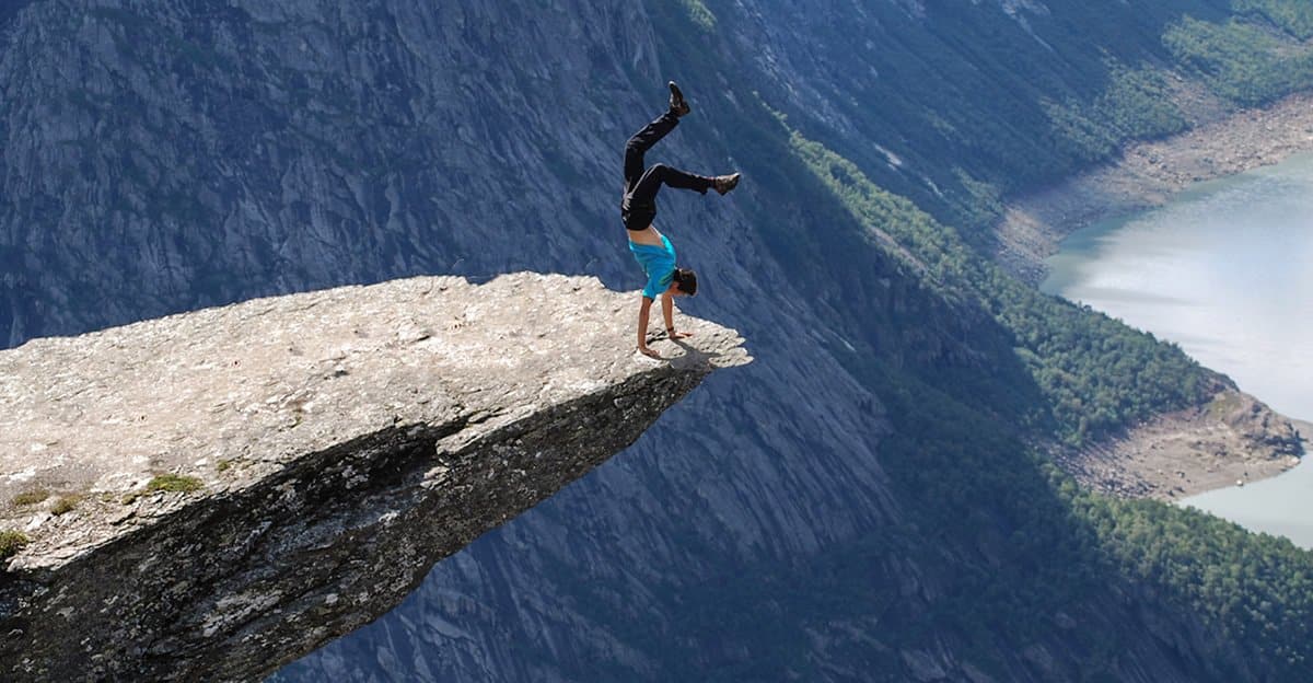 10 most dangerous places that people risk their lives to visit