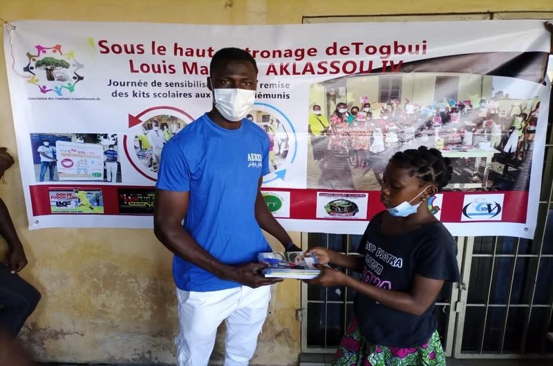 Distribution de kits scolaires : l’AEREB veut faire de Bè une grande communauté d’intellectuels