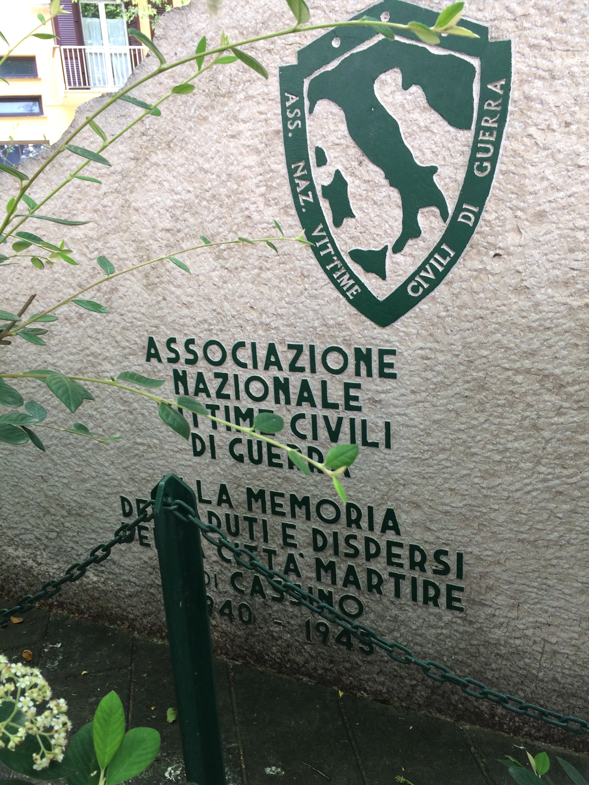 Monument to civilians killed in war 1940-1945