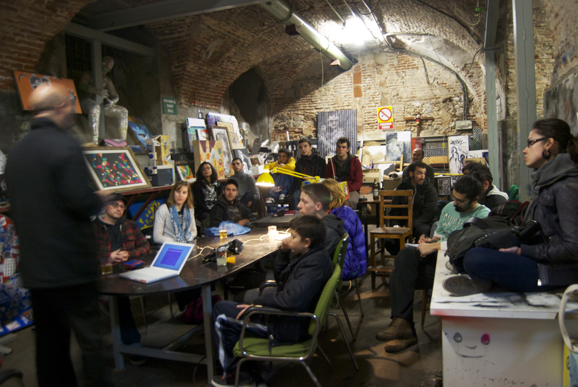 Francisco Reyes hablando sobre Graffiti