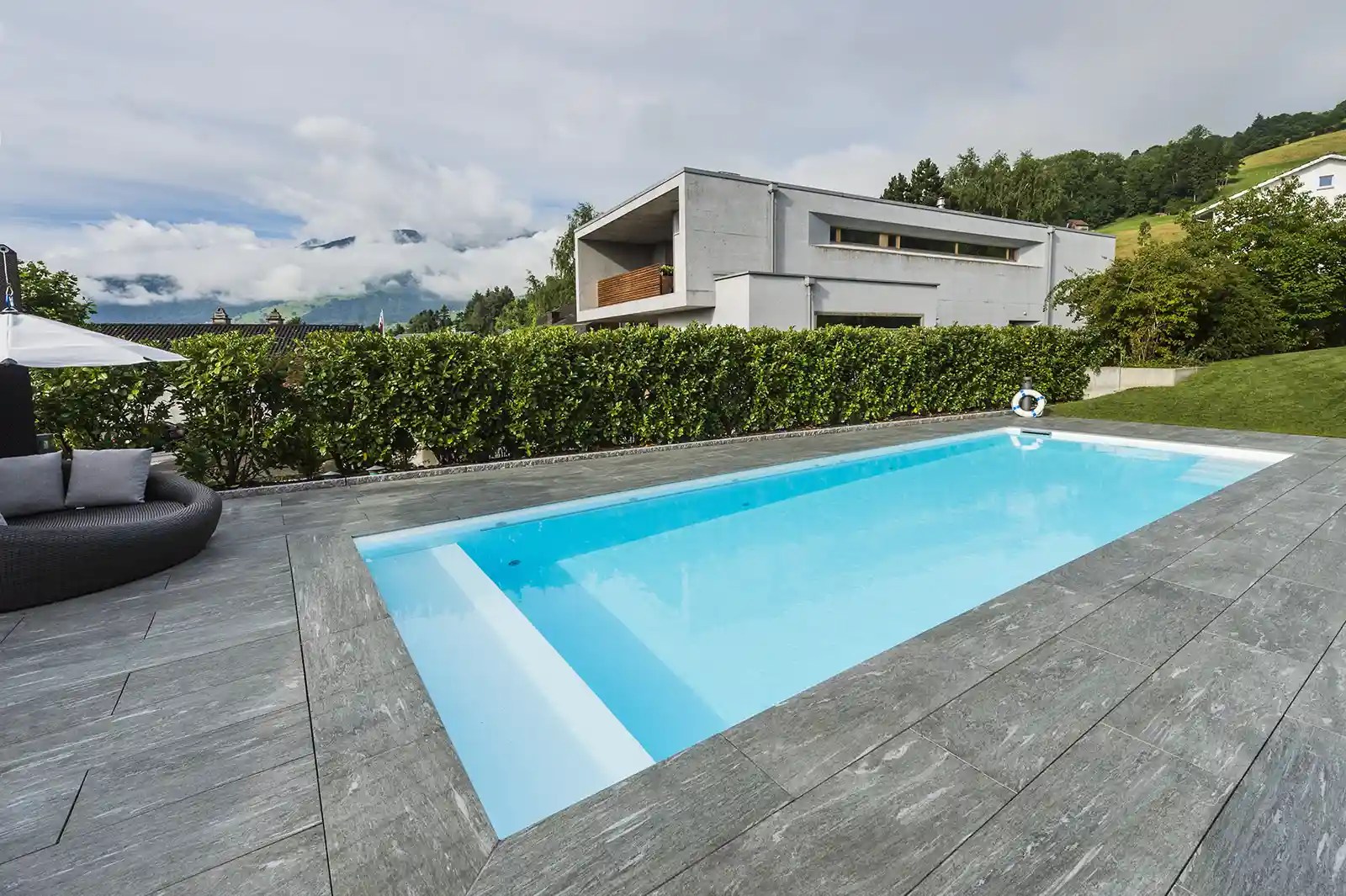 En Niveko Skimmer Top-level med soldäck