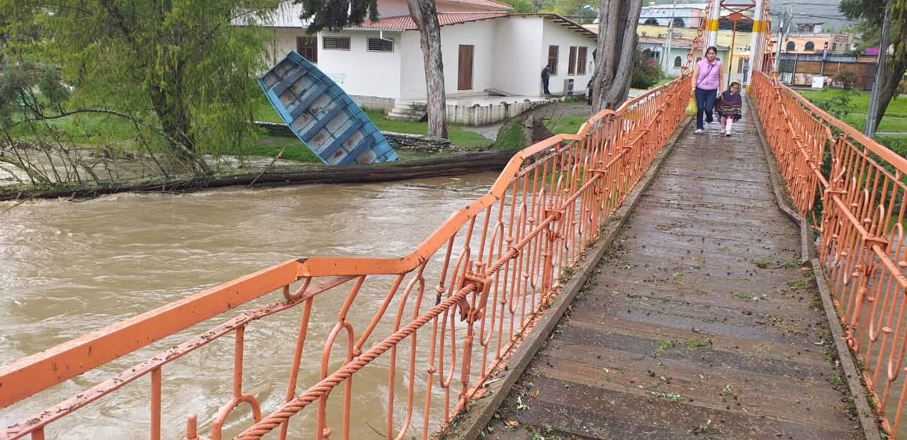 Monitorean puentes en Gualaceo debido a lluvias y crecientes