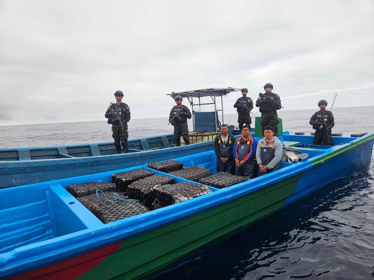Ecuatorianos llevaban más de 44.8 millones en cocaína cuando fueron interceptados en aguas de El Salvador