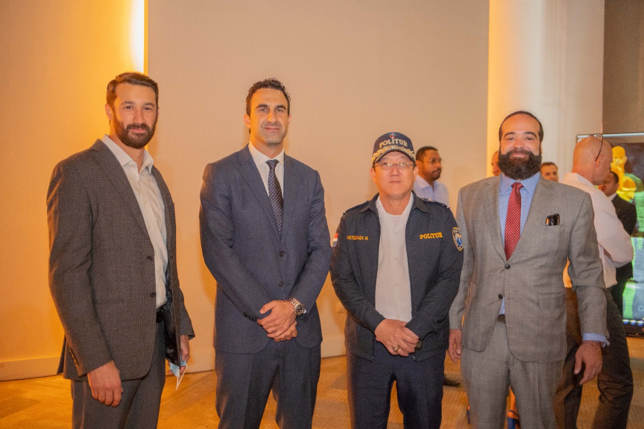 Empresa Axon presenta equipos tecnológicos serían vitales en reforma policial