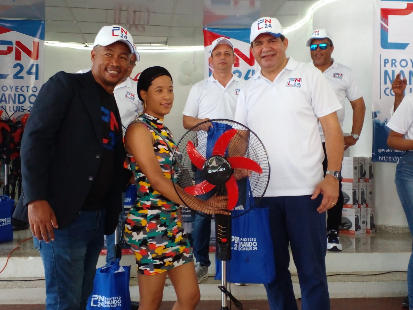 Proyecto Nando con Luis 24 distingue madres en su día