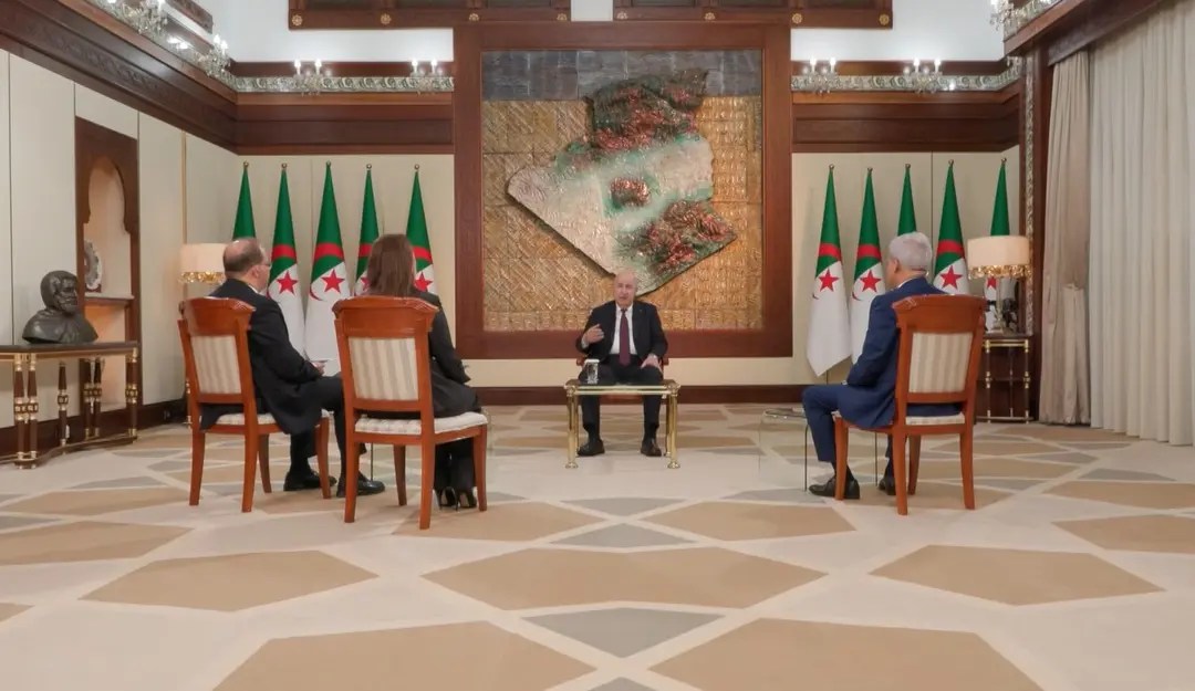 الرئيس تبون: الجزائر متمسكة بقرارها الحر.. والعالم يحترمها كفاعل حقيقي في تعزيز السلم