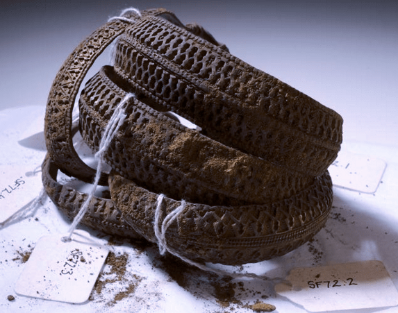 Brazaletes de plata. Robert Clarck para NG.