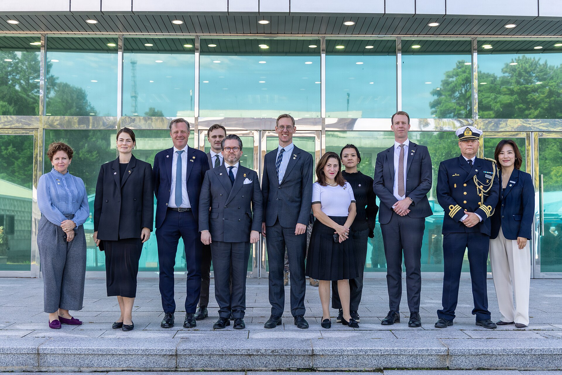 La princesa heredera Victoria de Suecia durante una visita a la Zona Desmilitarizada de Corea en 2025.