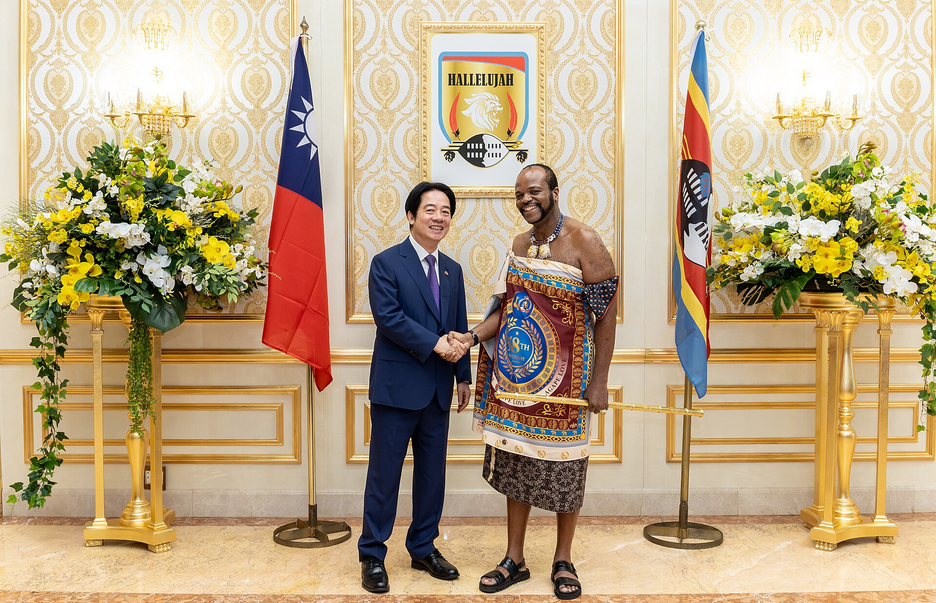 El rey Mswati III de Esuatini junto al presidente Lai Ching-te de Taiwán durante un encuentro oficial.