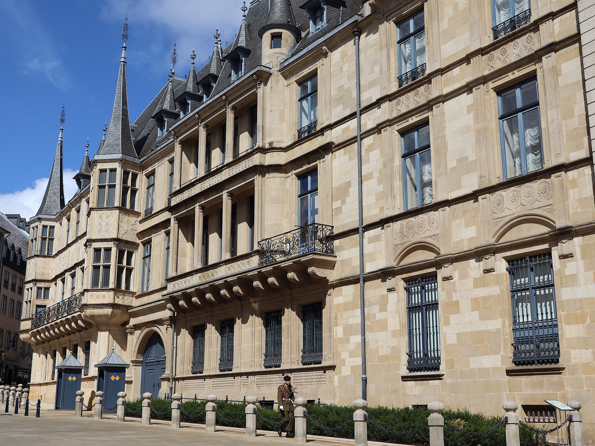 Fachada del Palacio Gran Ducal de Luxemburgo vista desde la rue du Marché-aux-Herbes, en una fotografía de archivo de septiembre de 2025.