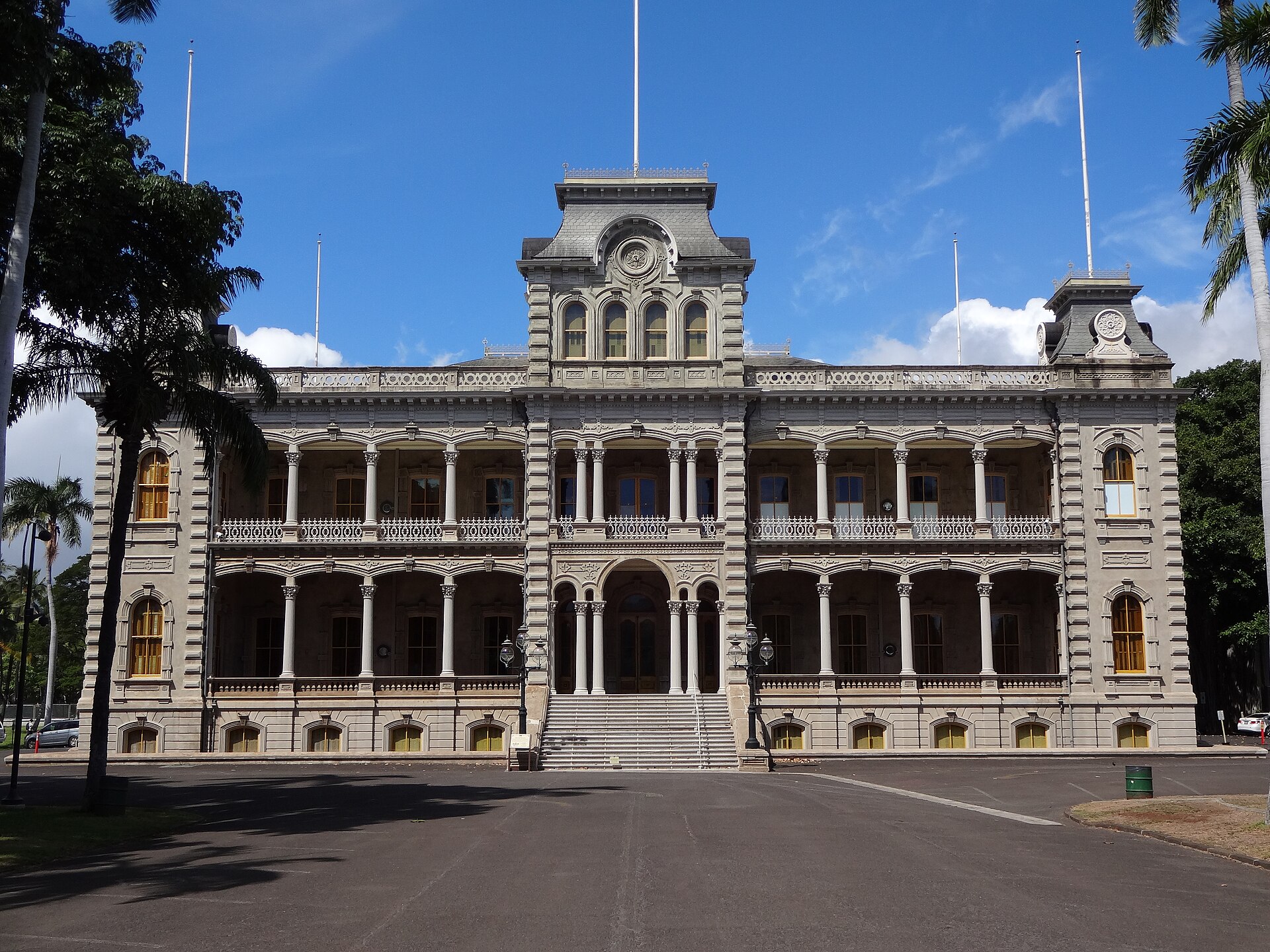 Fachada del Palacio de ʻIolani en Honolulu, antigua residencia oficial de los monarcas del Reino de Hawái.
