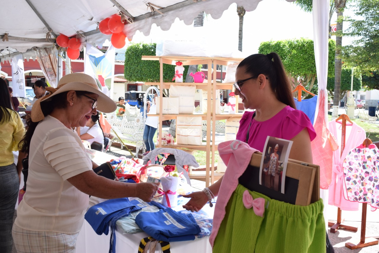 , Mujeres de Gómez Farías recibieron apoyo para crecer su negocio