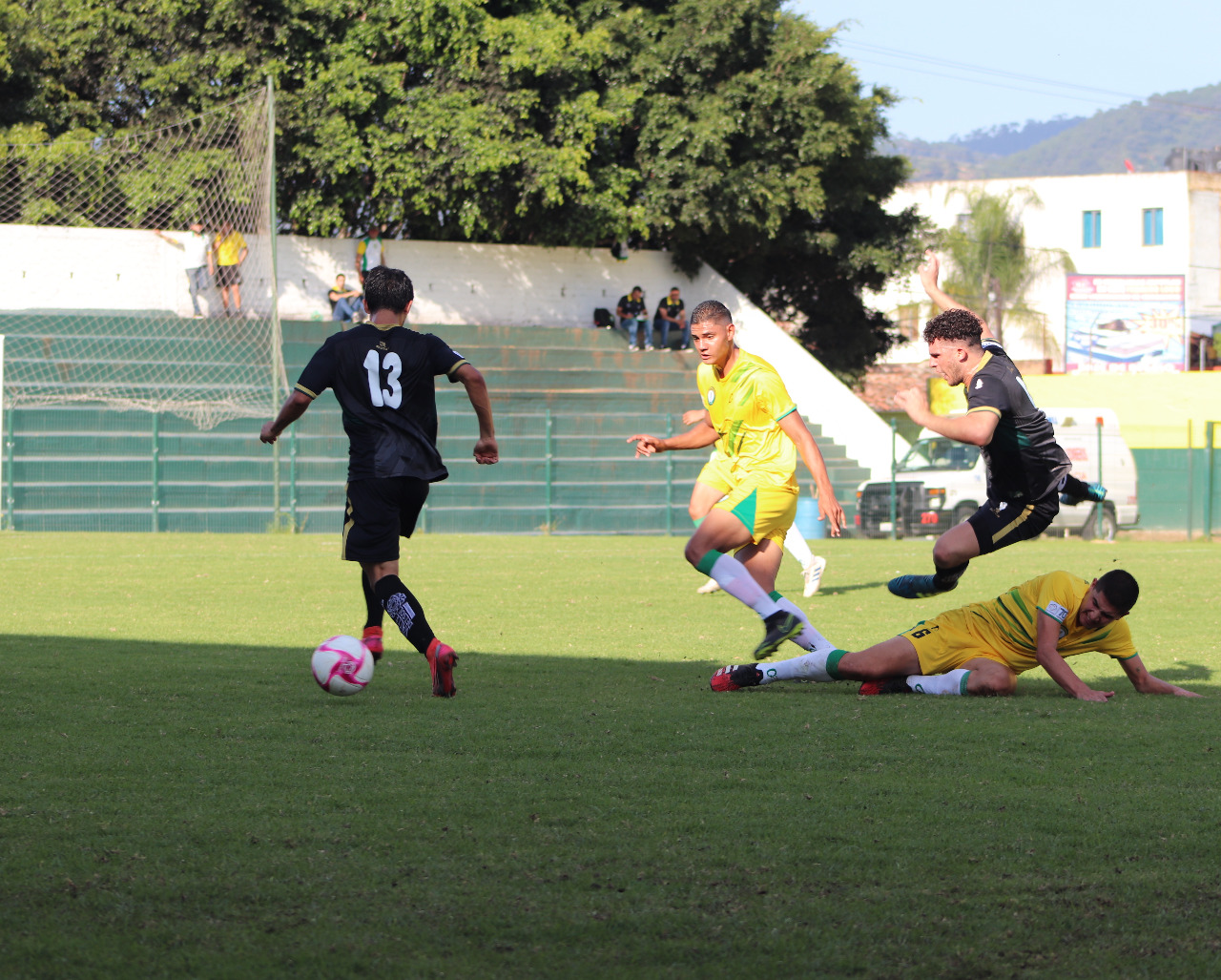 , Mazorqueros pierde 2-0 en la segunda división
