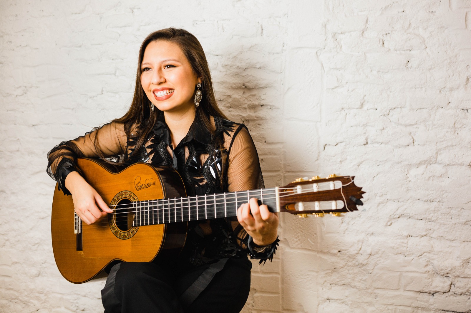 , Guitarrista Zapotlense triunfa en Colombia