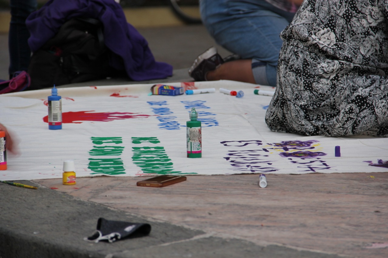 , Feministas realizan mural visibilizando la violencia de género en Ciudad Guzmán