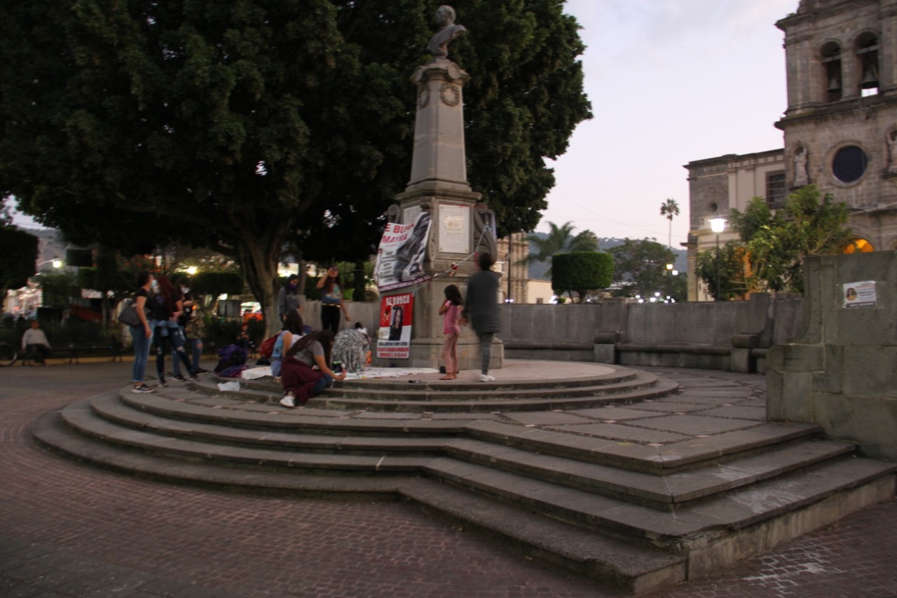 , Feministas realizan mural visibilizando la violencia de género en Ciudad Guzmán