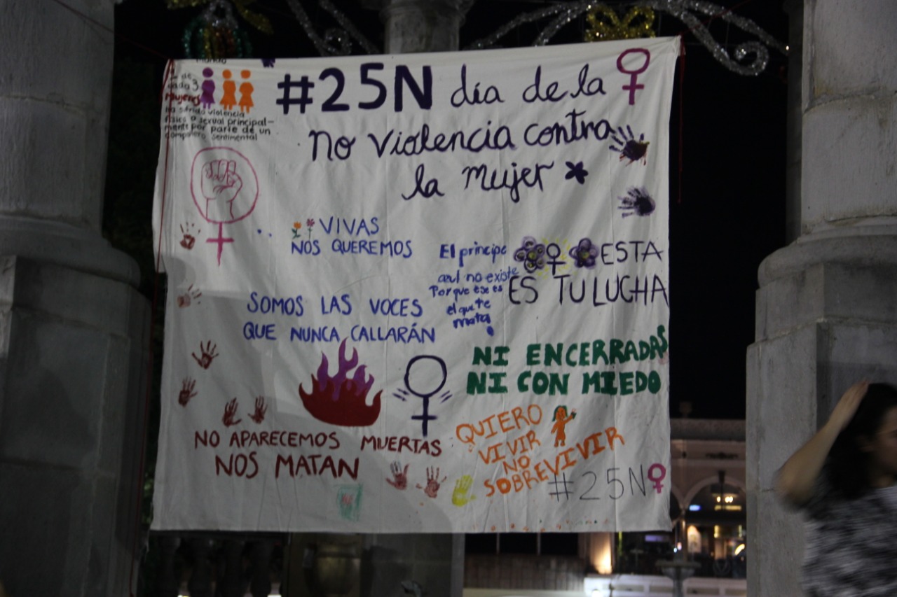 , Feministas realizan mural visibilizando la violencia de género en Ciudad Guzmán