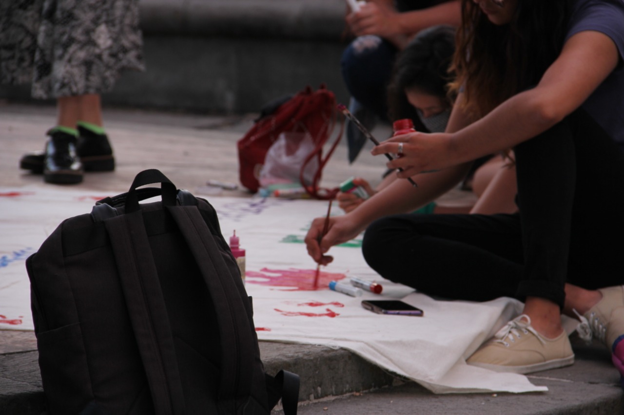 , Feministas realizan mural visibilizando la violencia de género en Ciudad Guzmán