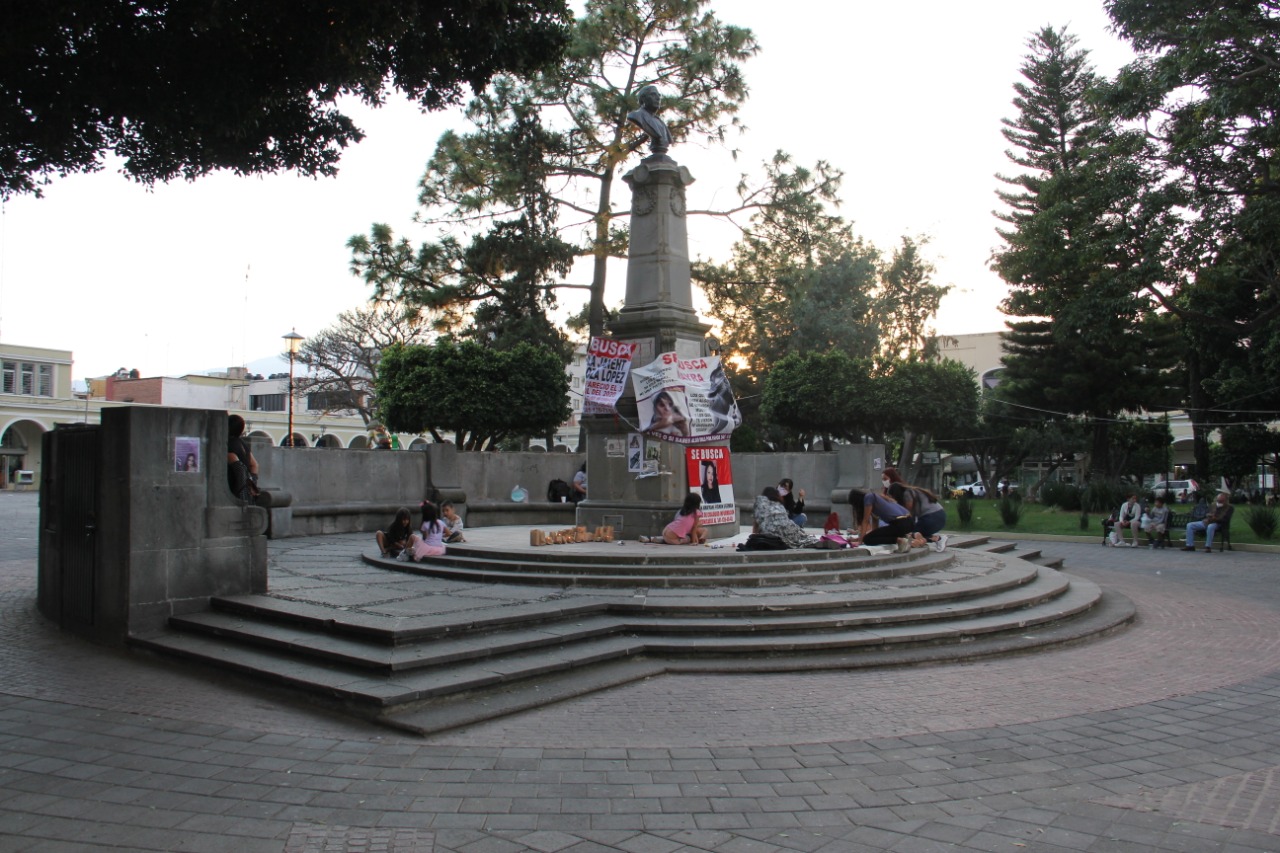 , Feministas realizan mural visibilizando la violencia de género en Ciudad Guzmán