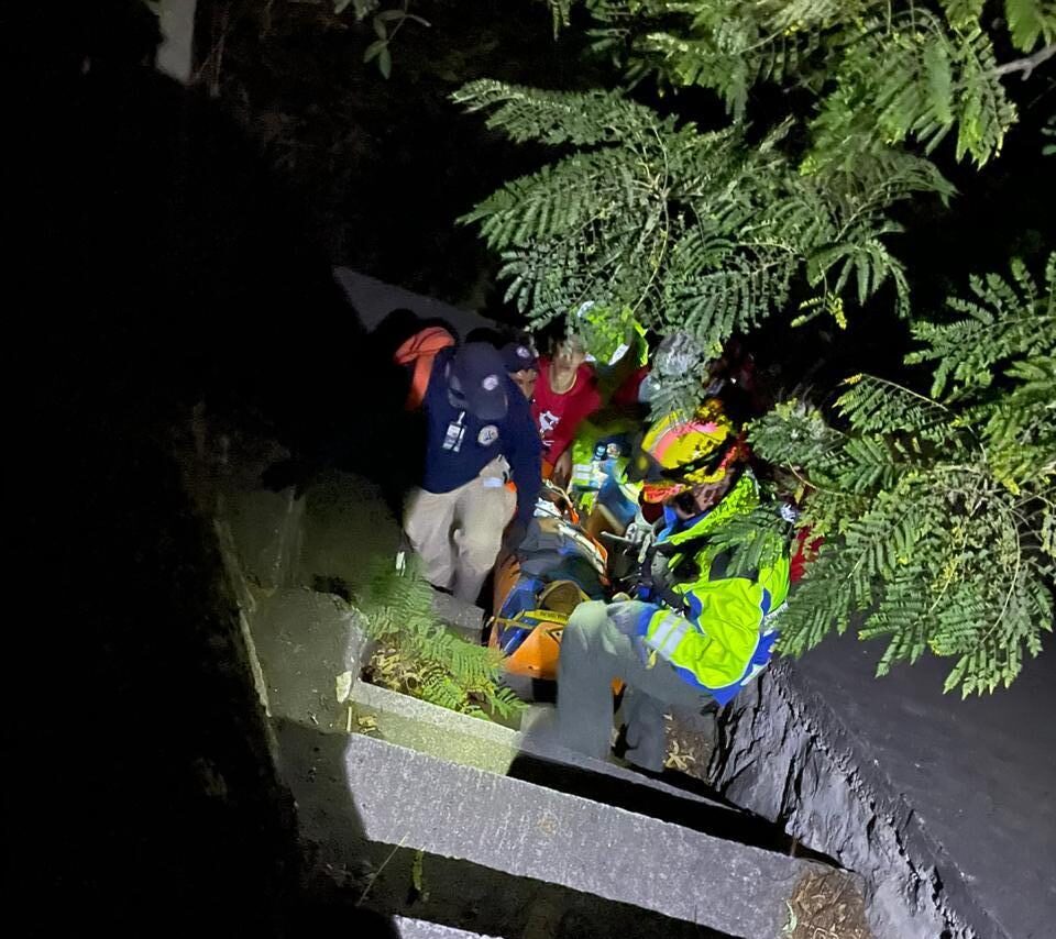 Alerta atmosférica Tapalpa, Rescatan a Zapotlense tras lanzarse de puente en la autopista