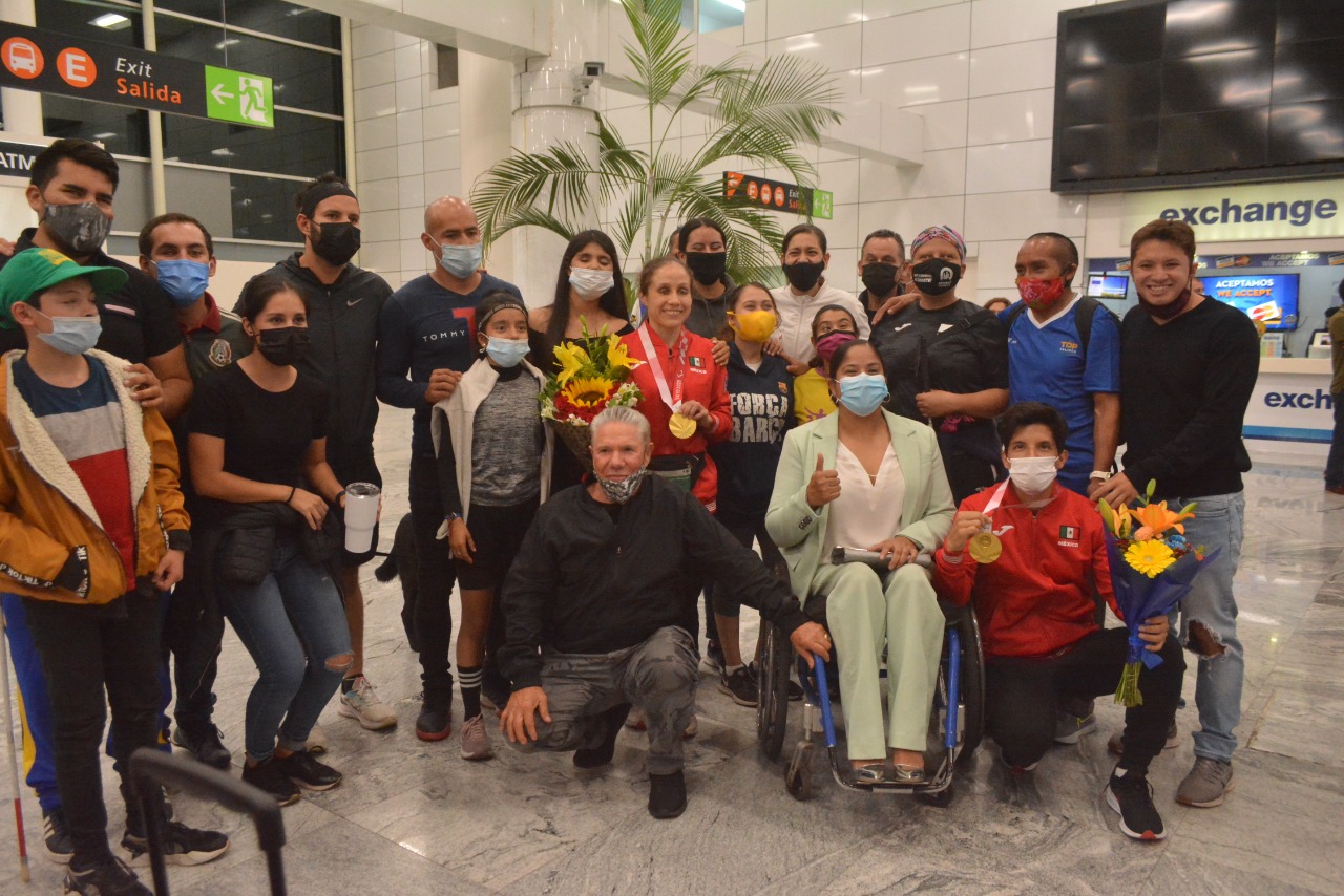 , Con marichi, reciben a la hist&oacute;rica zapotlense M&oacute;nica Rodr&iacute;guez