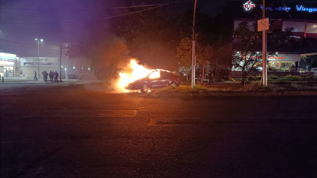 , Quema de camiones y autos desencadenó terror en la capital de Jalisco