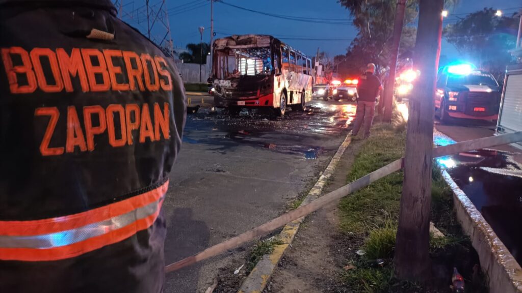 , Quema de camiones y autos desencadenó terror en la capital de Jalisco