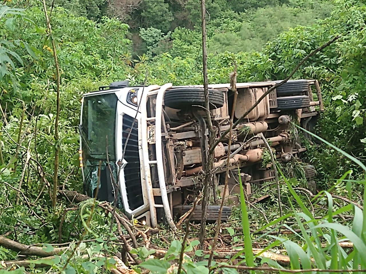 , Jornaleros agrícolas resultan lesionados en volcadura de camión