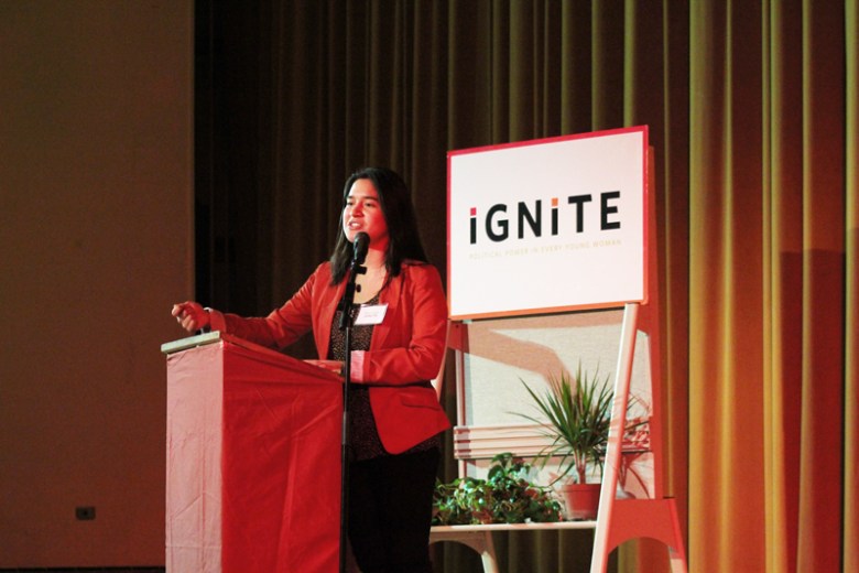 La oradora principal, Sophie Campos, describe su trayectoria desde que descubrió su estatus de indocumentada hasta convertirse en una líder de la política nacional. Foto Jocelyn Duffy