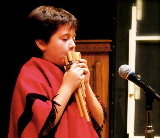Kyle McDonald, de 10 años de edad, confiesa: “No puedo ser feliz sin la música”. Kyle Mcdonald, 10, confesses: “I cannot be happy without music.” Photo Estéfani Méndez