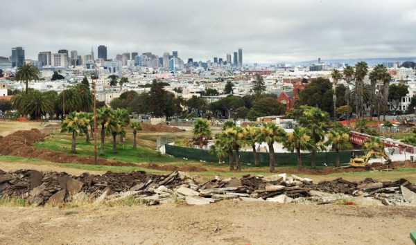 La parte sur del Parque Dolores está actualmente cerrada por renovaciones. El lado norte fue recientemente reabierto al público. Foto Mabel Jiménez