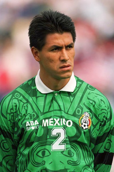 Claudio Suárez durante su temporada en la selección mexicano de fútbol.