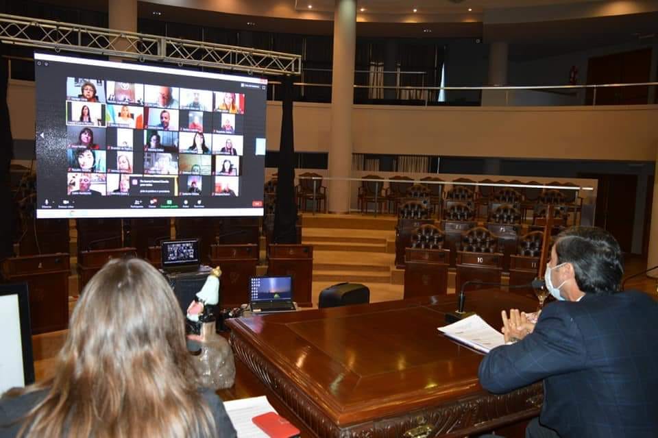 DIPUTADOS REDUCEN HORARIOS