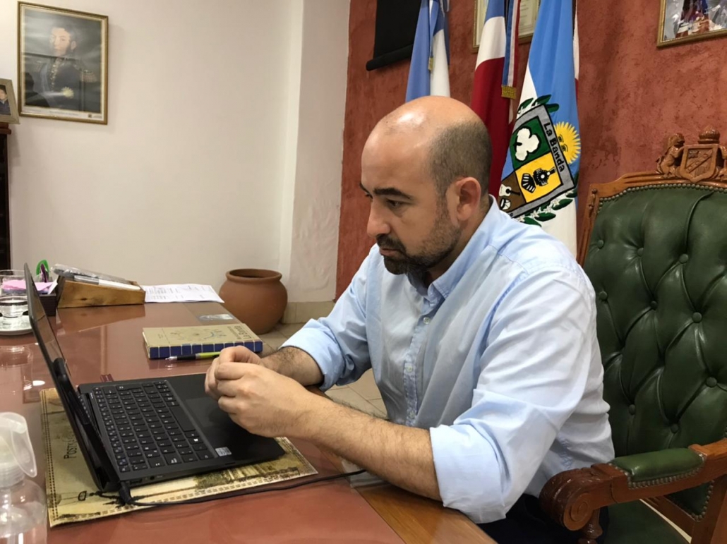 mirolo con vecinos